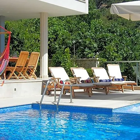 Islamlar Sleeps 10 Pool Air Con Wifi Vilă