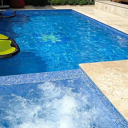 Vilă Islamlar Sleeps 10 Pool Air Con Wifi *