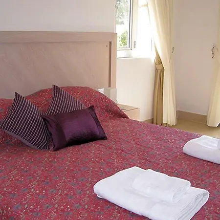 Islamlar Sleeps 10 Pool Air Con Wifi Vilă