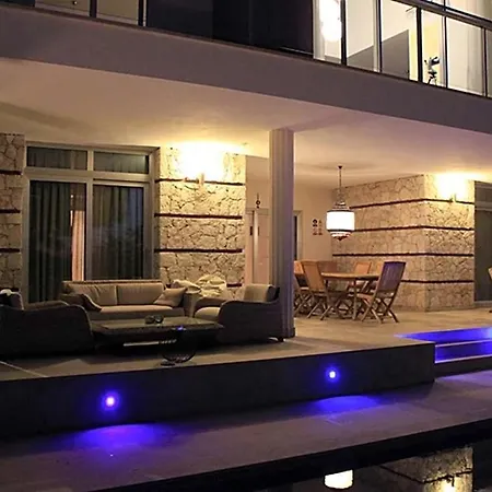 Islamlar Sleeps 10 Pool Air Con Wifi *