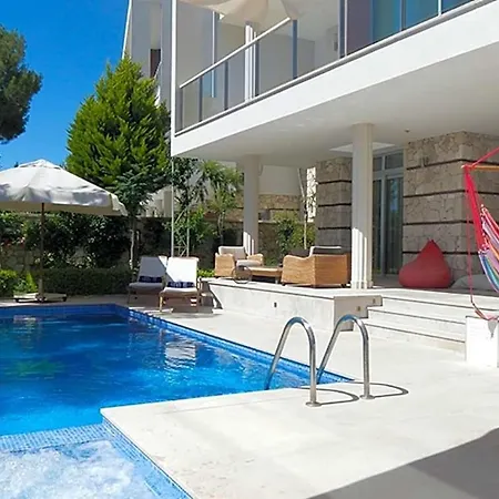 Islamlar Sleeps 10 Pool Air Con Wifi Vilă
