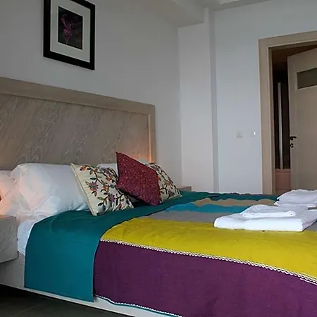 Islamlar Sleeps 10 Pool Air Con Wifi